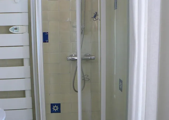 Ker Mary Lumineux 50 Metres De La * بورنيك